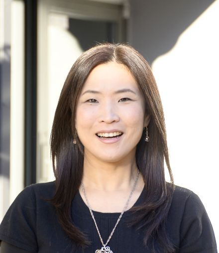 講師 Yoshie Nishina